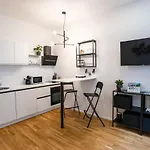 Loni\'S Place Apartments